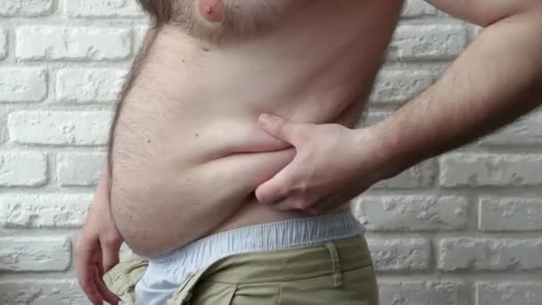Tučné Záhyby Objevují Břiše Bocích Tlustého Člověka Obezita Tlustý Muž — Stock video