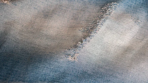 Denim Achtergrond Van Lichtblauwe Stof Blauwe Gescheurde Jeans Close Denim — Stockfoto