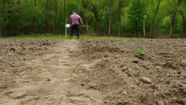 Gelukkige Boer Heeft Plezier Tuin Boer Danst Tuin Boer Houdt — Stockvideo