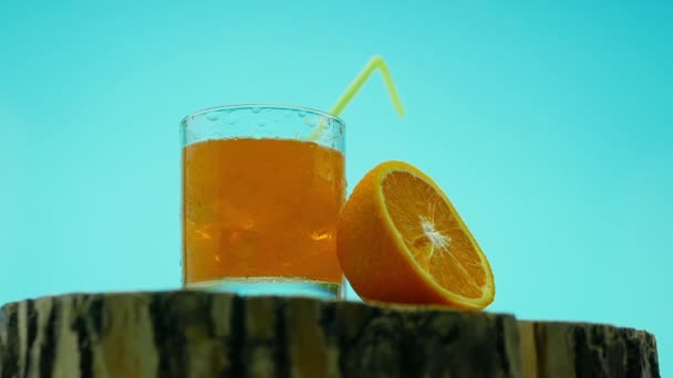 Κίτρινη Λεμονάδα Καλαμάκι Ποτήρι Χυμός Πορτοκαλιού — Αρχείο Βίντεο