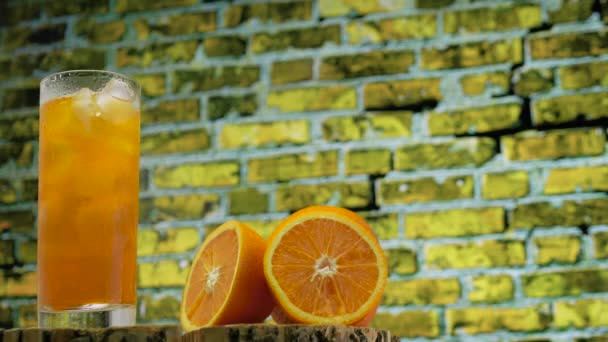 Citronnade Jaune Bar Boisson Orange Glacée Paille Dans Verre Boisson — Video