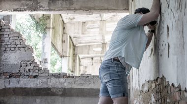 Depresyondaki umutsuz adam. Sosyal sorunları olan biri.