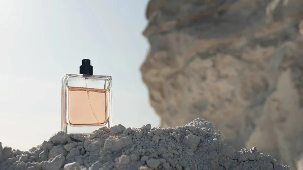 Parfum Voor Mannen Een Hoge Berg Kruik Parfum Voor Mannelijke — Stockfoto