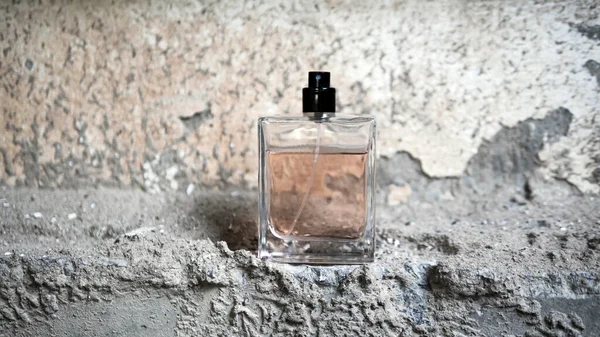 Pot Met Parfums Achtergrond Van Een Oude Muur Mensenparfums — Stockfoto