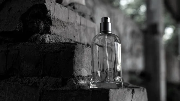 Herenparfum Met Kopieerruimte Een Pot Parfum Achtergrond Van Een Bakstenen — Stockfoto