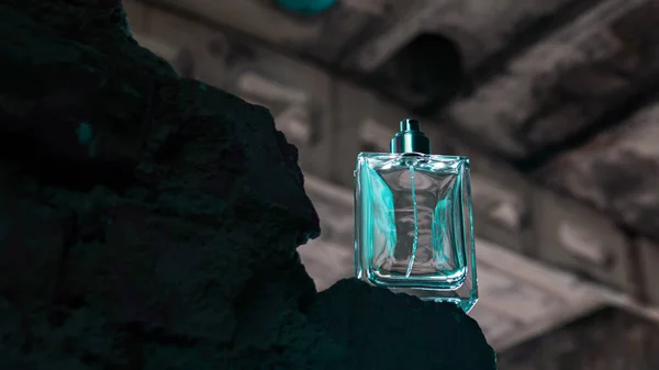 Parfum Voor Mannen Antieke Bakstenen Helder Turkoois Parfum — Stockfoto