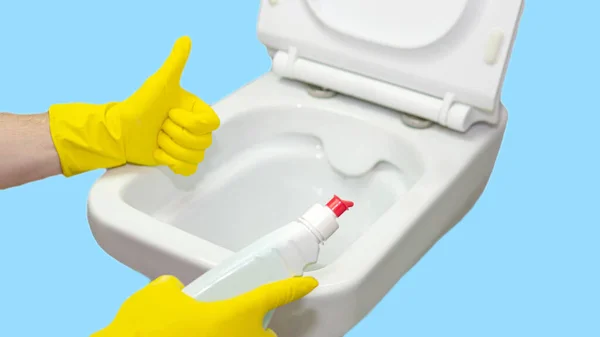 Limpeza Vaso Sanitário Com Agente Limpeza — Fotografia de Stock