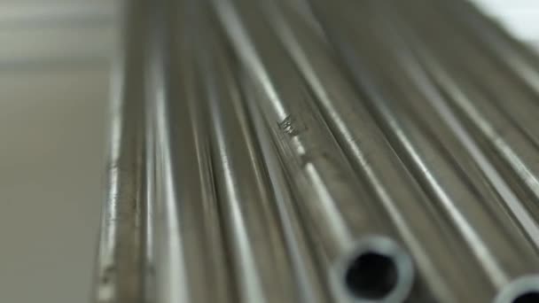 Tuyaux Dans Une Usine Industrielle Tuyaux Aluminium Gros Plan — Video