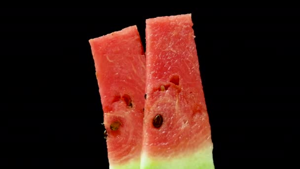 Närbild Saftig Färsk Skiva Vattenmelon Spinning Svart Bakgrund — Stockvideo