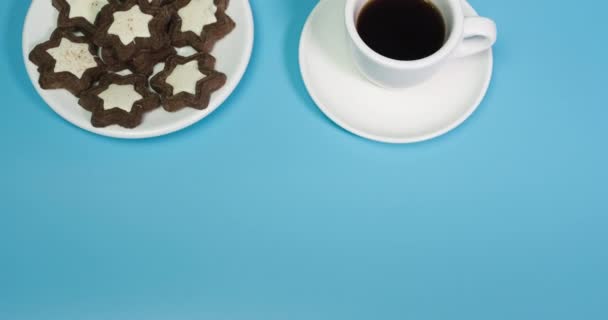 Pare Animação Movimento Café Com Doces Visão Superior Fundo Azul — Vídeo de Stock