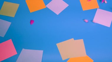 Mavi arka planda müzik arkaplanı