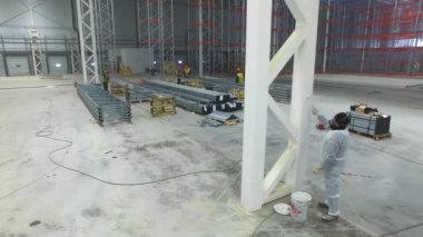 adam boya duvar Ambarın içindeki havadan görünümü