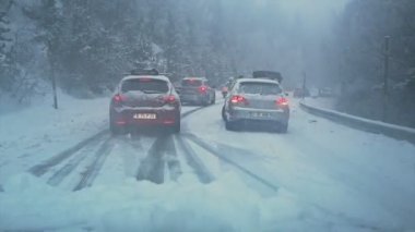 Andorra - 22 Aralık 2014: trafik kazasında kar dağlar