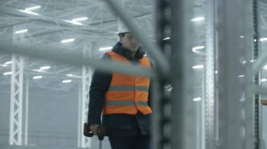 modern depoda tulum işçi gelir