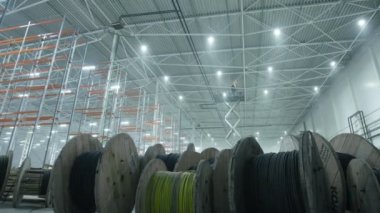 bobin telleri modern endüstriyel depo ile