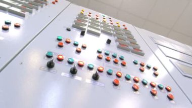 yeni modern sanayi kontrol paneli düğmeleri, sensörler ve anahtarları ile. Kırmızı yapım ve kaymak ile ateş