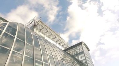 Dışarıda Botanik Bahçesi eiffel ile stil klasik mimari güneşli bir günde.