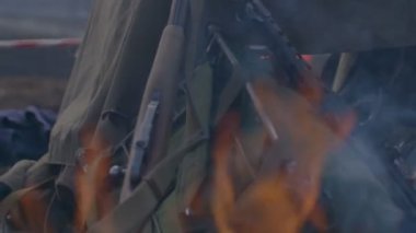 tarihi silahlar ateşe yakmak