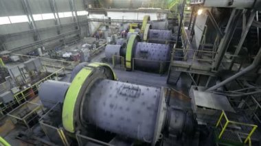 Bir bakır işleme endüstrisi içinde bir top Mill.