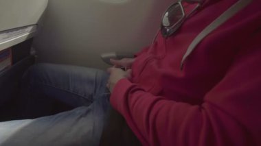 adam giyen emniyet kemeri. Güvenlik önlemleri gemide. Uçuş sırasında uçakta önlemler