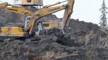 Rusya St.Peterburg - 28 Şubat: Ekskavatör zemin kazma