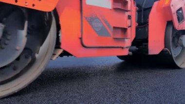 Rusya St.Peterburg - 22 Nisan: yol işçileri işten asfalt, yol bir Avrupa şehri tarihi merkezinde