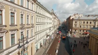 Rusya St.Peterburg - 22 Nisan: yol işçilerin havadan görünümü asfalt bir Avrupa şehri tarihi merkezinde koydu