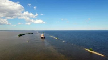 bağlantı tatlı ve tuzlu suyun yerine Adaları boyunca yelken gemilerinin havadan görünümü