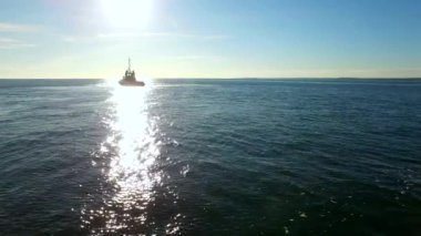 Bir römorkör Denizi'nde hava atış