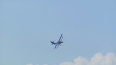 Moskova - 11 Haziran 2015: Airbus A350 yolcu uçağı mavi gökyüzünde