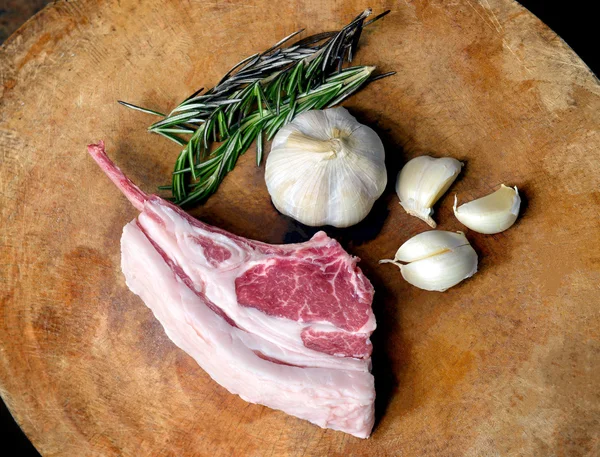 Sigorta primi kuzu kaburga pişirme biftek — Stok fotoğraf