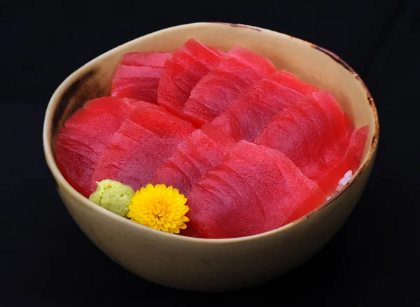Atún rojo Maguro crudo japonés sobre arroz — Foto de Stock