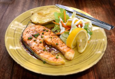 Biftek biber soslu somon ızgara 