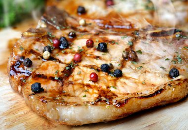 Biberli biftek domuz pirzolası