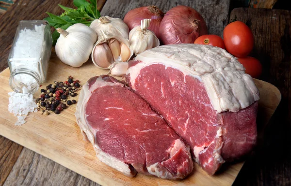 Rare Angus corte de carne e pronto para cozinhar — Fotografia de Stock