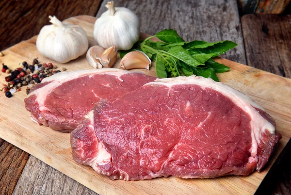 Рідкісні яловичини Ангус, вирізати і готовий до приготування їжі — стокове фото