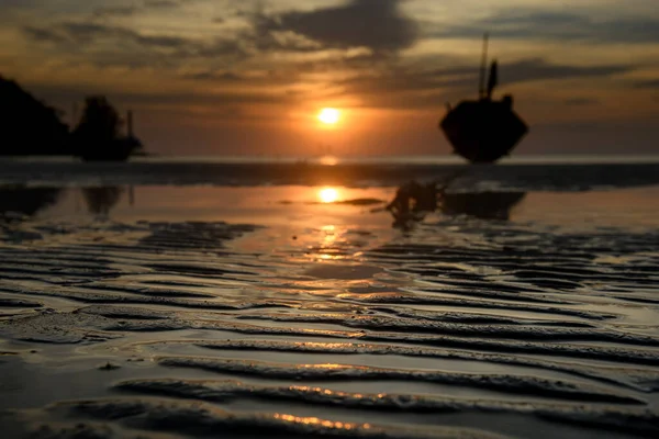 Linie Von Strand Sand Mit Sonnenuntergang Niedrig Und Dunkler Beleuchtung — Stockfoto