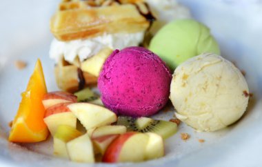 Dondurma karışımı meyve