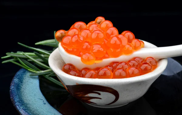 日式三文鱼的生鸡蛋 — 图库照片