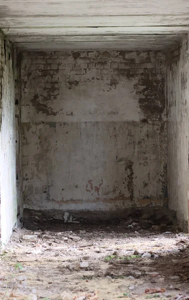 Edifício Vazio Abandonado Com Paredes Tecto Descascados — Fotografia de Stock