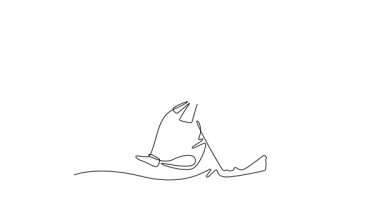 Sürekli çizim yapan Kendo sporcusu bogu zırhıyla koşar ve bambu kılıcıyla yatay saldırıya hazırlanır. Sporun dinamik hareketi. Tam uzunluktaki bir çizgi canlandırması