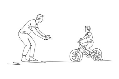 Tek sıra halinde, mutlu bir baba tek başına bisiklete binen bir çocuk için tezahürat yapıyor. Başarılı bisiklet sürme dersleri sırasında ebeveyn ve çocuk. Aralıksız çizgi çizimi tasarım grafik vektör çizimi