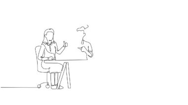 Masanın etrafında profesyonel toplantılara katılan bir grup kadının çizimleri. Bir kadın belgeleri sunarken, diğerleri izliyor. Tam uzunluktaki bir çizgi canlandırması