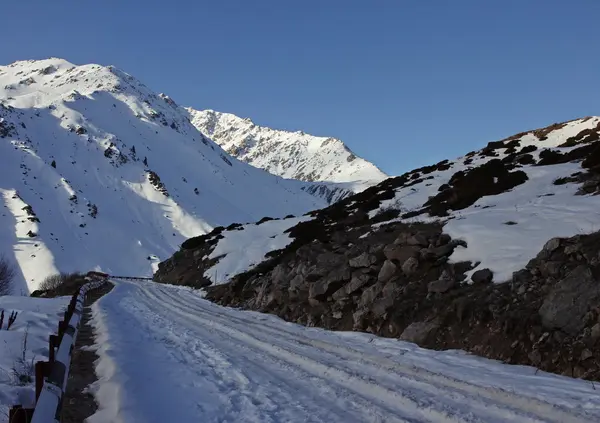 Nieve Las Montañas Almaty Kazajstán —  Fotos de Stock