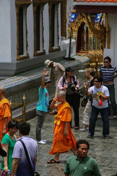 Yürüyen Insanlar Buddha Tapınağı Tayland — Stok fotoğraf