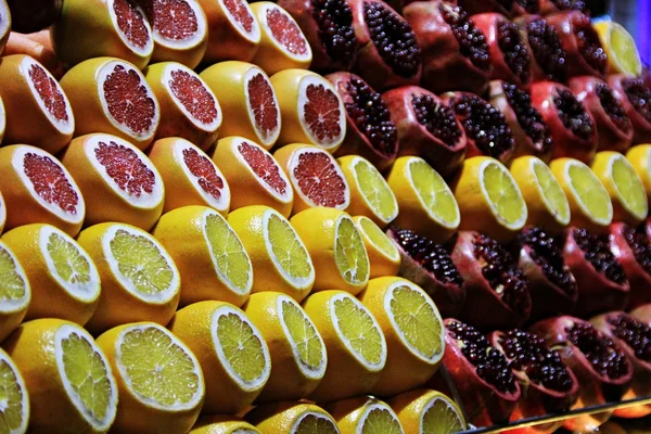 Zeď řezu ovoce na trhu — Stock fotografie