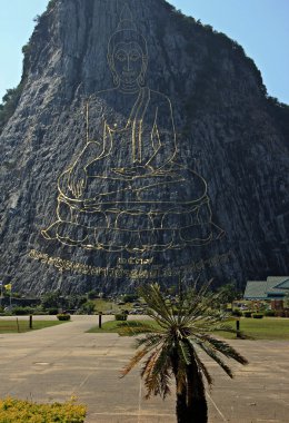 Buda altın dağlarda oturan