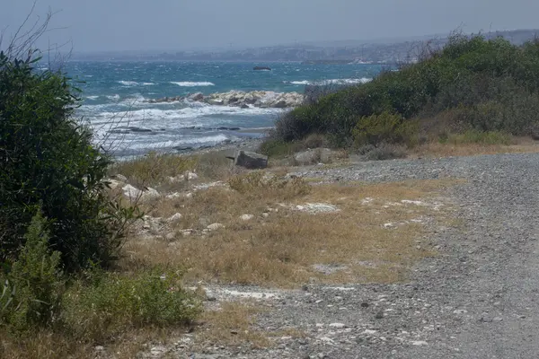 岩石与地平线的海景 — 图库照片