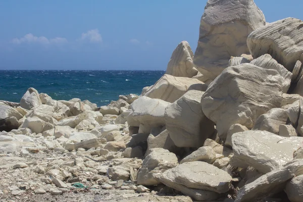 Meereslandschaft mit Felsen und Horizont — Stockfoto