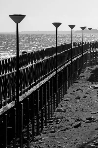 Seascape med stenar och horisonten — Stockfoto